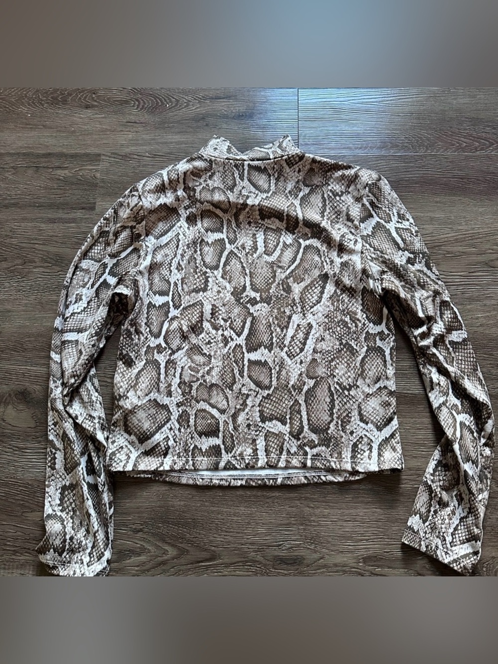 ~H&M Brown and Cream Snake Print Long Sleeve Top~ - Picture 3 of 3
